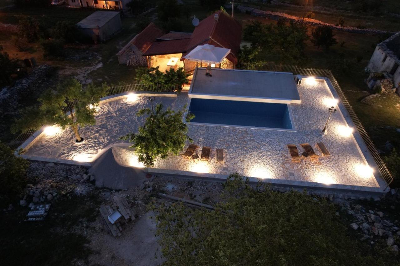 Patakun Holiday Home For 5, With Heated Pool Lecevica Εξωτερικό φωτογραφία