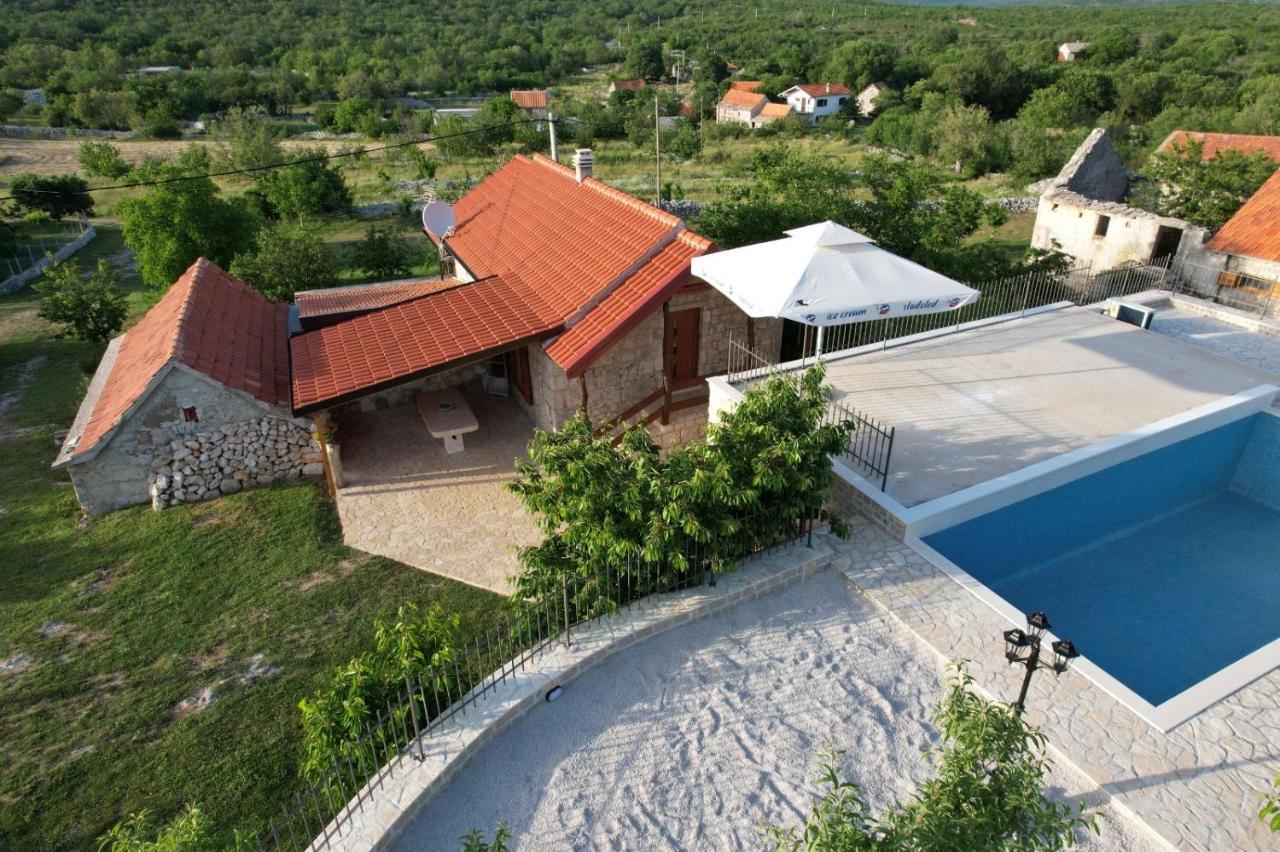 Patakun Holiday Home For 5, With Heated Pool Lecevica Εξωτερικό φωτογραφία