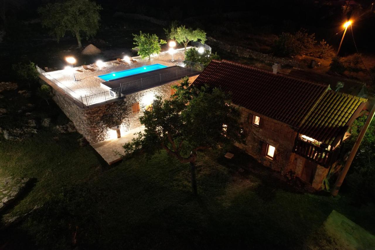 Patakun Holiday Home For 5, With Heated Pool Lecevica Εξωτερικό φωτογραφία