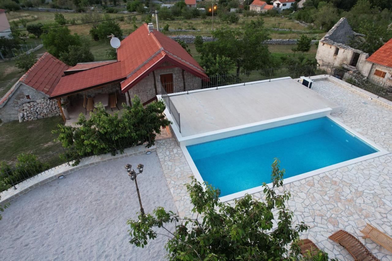 Patakun Holiday Home For 5, With Heated Pool Lecevica Εξωτερικό φωτογραφία