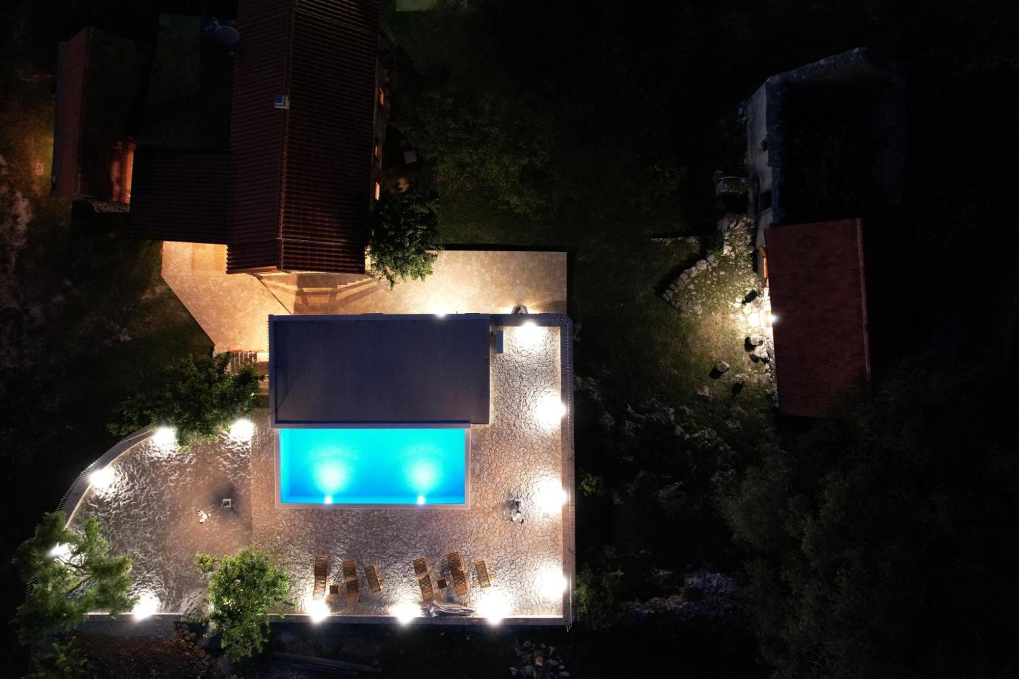 Patakun Holiday Home For 5, With Heated Pool Lecevica Εξωτερικό φωτογραφία