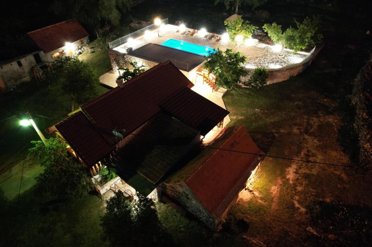 Patakun Holiday Home For 5, With Heated Pool Lecevica Εξωτερικό φωτογραφία