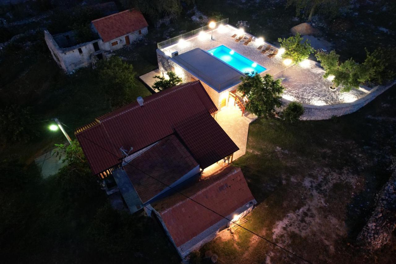 Patakun Holiday Home For 5, With Heated Pool Lecevica Εξωτερικό φωτογραφία