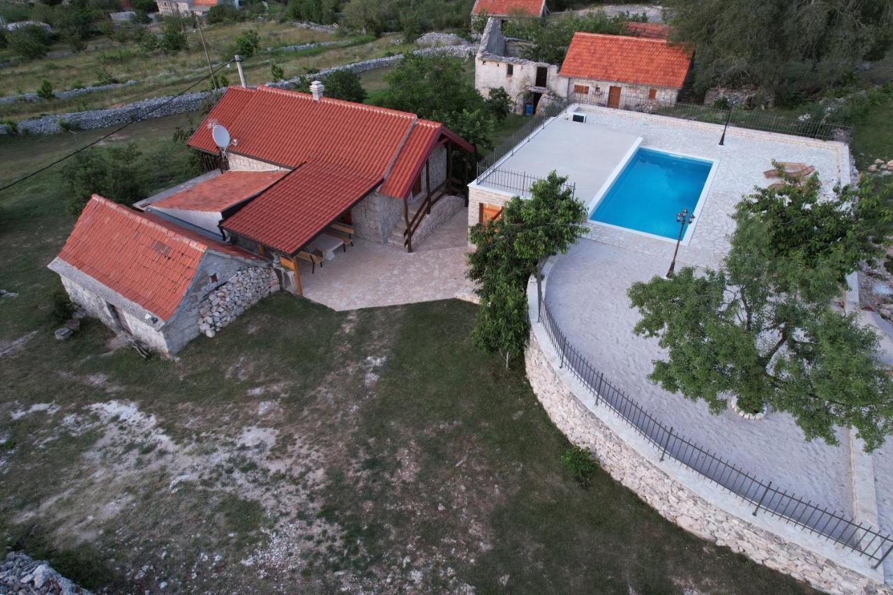 Patakun Holiday Home For 5, With Heated Pool Lecevica Εξωτερικό φωτογραφία