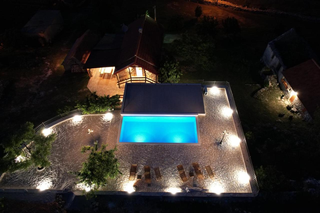 Patakun Holiday Home For 5, With Heated Pool Lecevica Εξωτερικό φωτογραφία