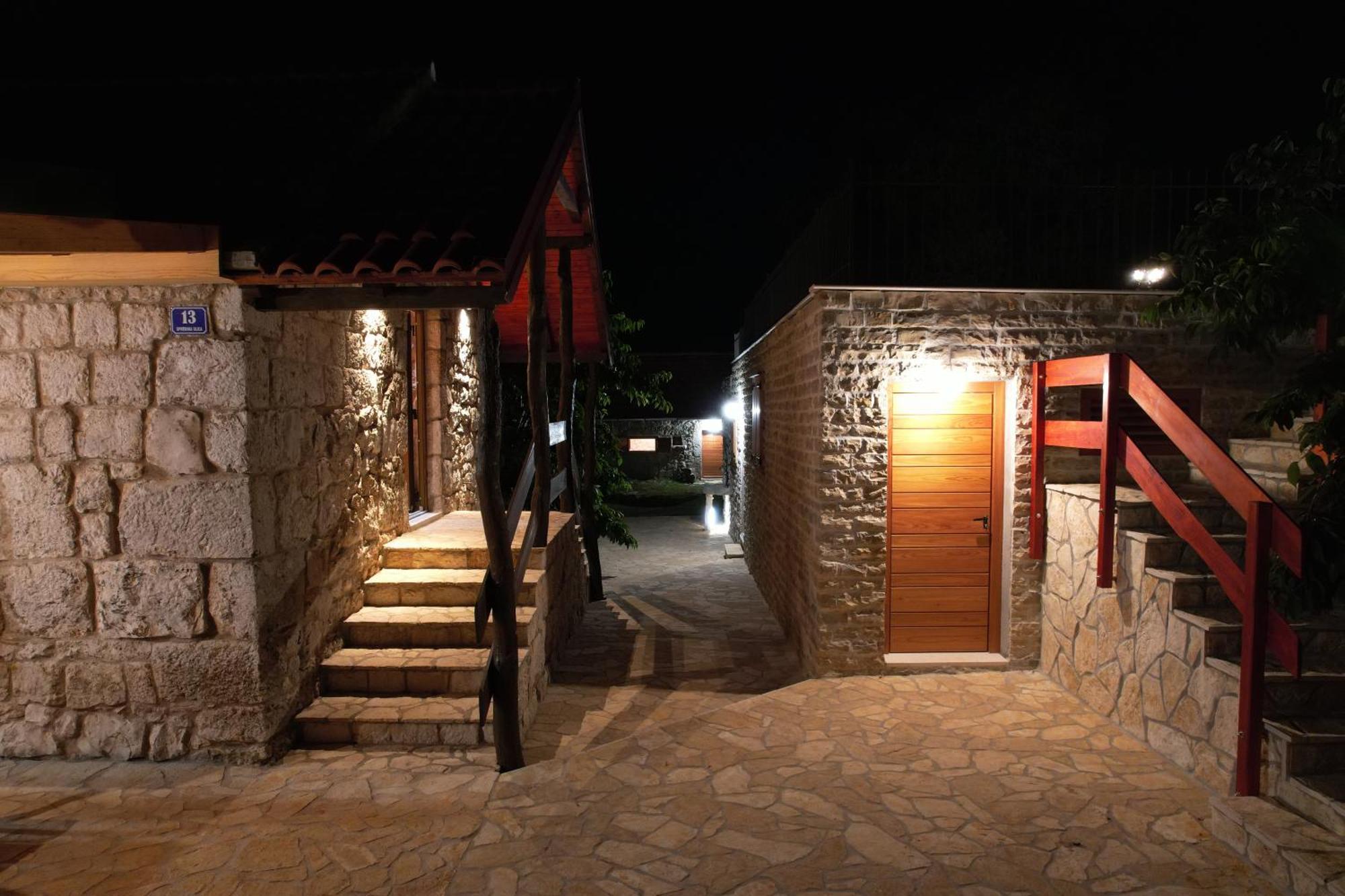 Patakun Holiday Home For 5, With Heated Pool Lecevica Εξωτερικό φωτογραφία